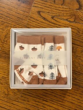 NIB NWT Elegant Baby Socks 0-12m Brown & Cream Baby Socks - 3 Pack